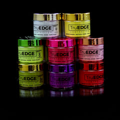 Tyche TruEDGE fragancias frutales ofrecen aroma agradable durante peinado.