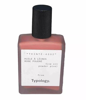 Typology Aceite Labial Tintado, foco en aplicador, color suave y nutrición para labios.