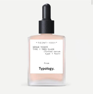 Typology Serum Tintado con Vitamina C, botella, acabado natural.