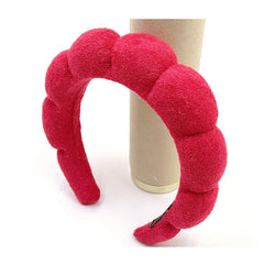 Diadema Tyssely con ajuste elástico, se adapta a diferentes formas de cabeza.