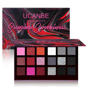 Paleta UCANBE con 18 sombras góticas para looks versátiles.