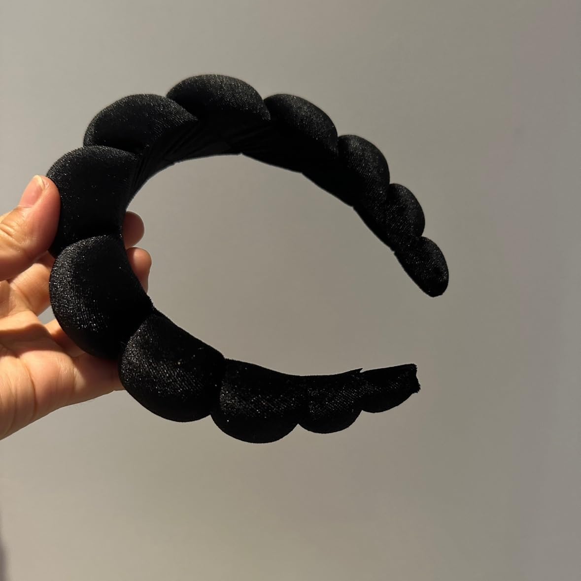 Uchyius para uso diario y ocasiones especiales con acabado elegante.