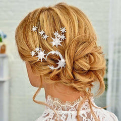 Unicra detalle cristal central en tocado elegante para novias modernas.