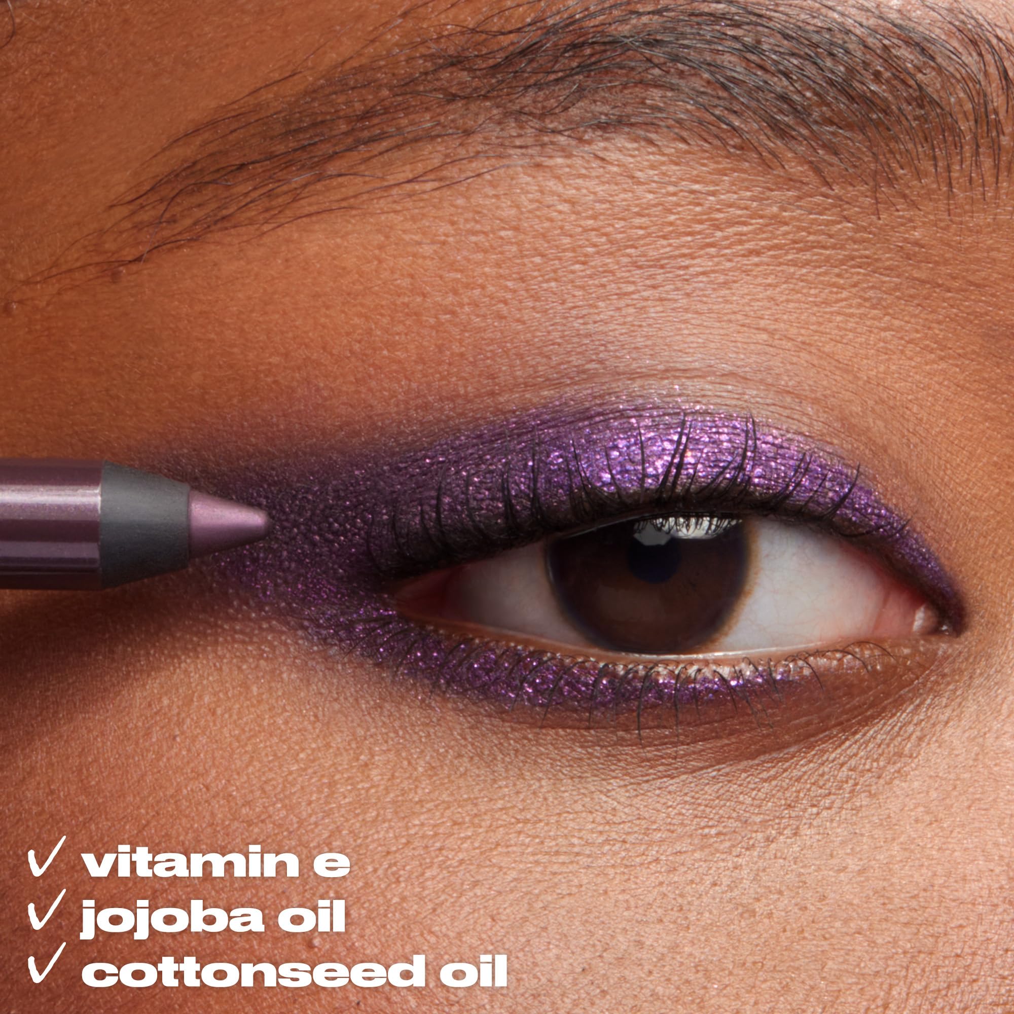 URBAN DECAY 24/7 Glide-On Bourbon: aceite de jojoba suaviza y cuida la piel cercana al ojo.