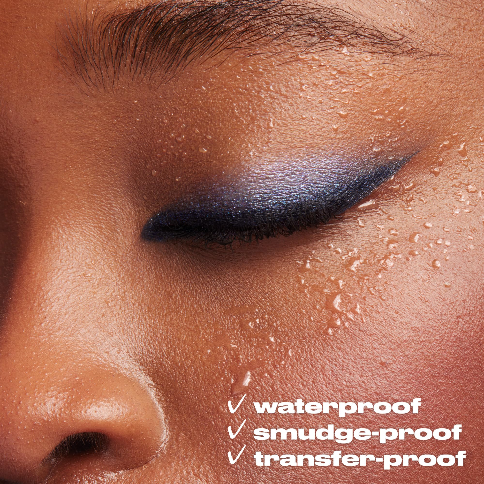 URBAN DECAY 24/7 Glide-On Bourbon: versión cremosa que desliza sin esfuerzo.