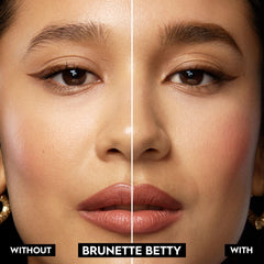 Brow Blade con tinta y cepillo para trazos naturales.