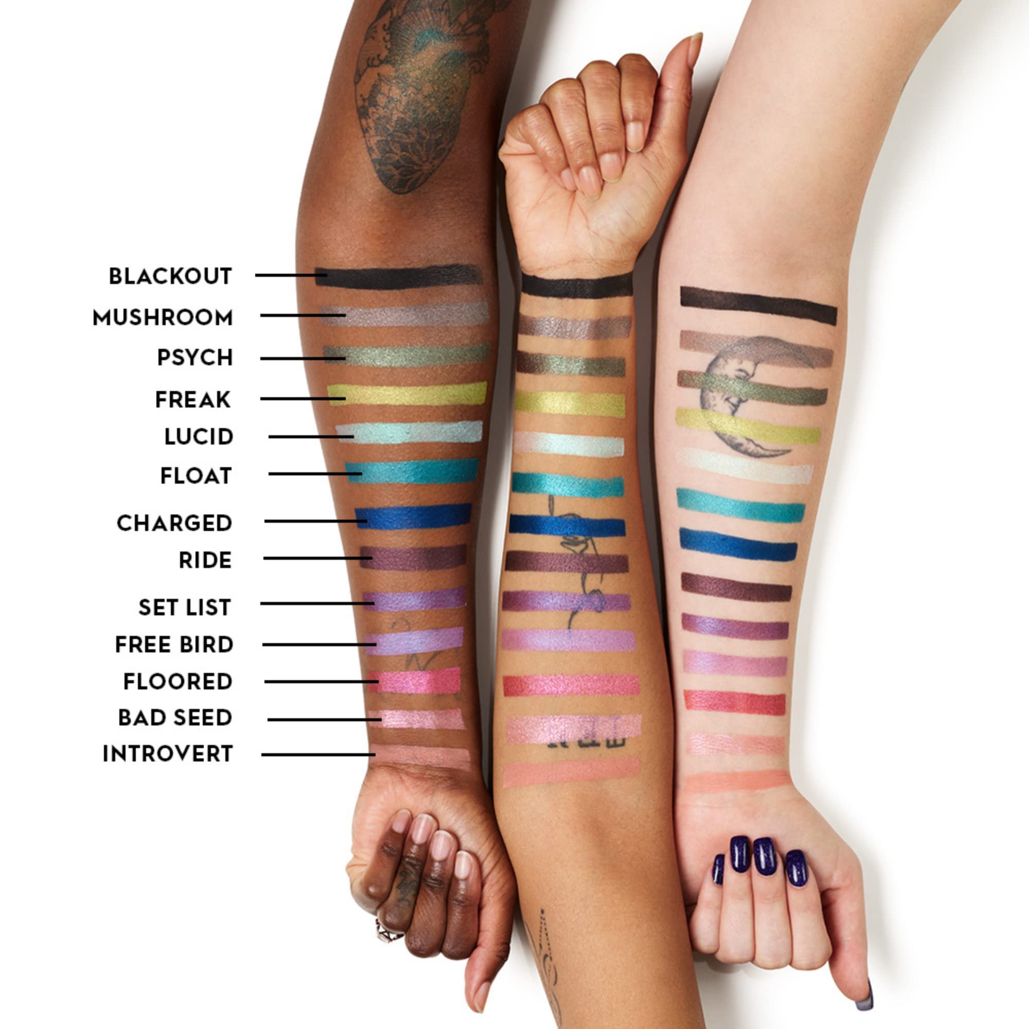 Urban Decay 24/7 Sombra: aplicación con brocha para difuminados precisos.
