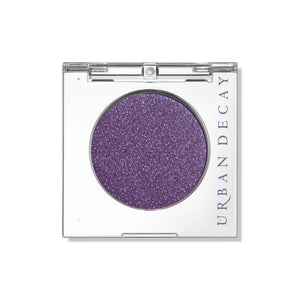 Urban Decay 24/7 Sombra: pigmento alto en compacto, color intenso que dura todo el día.