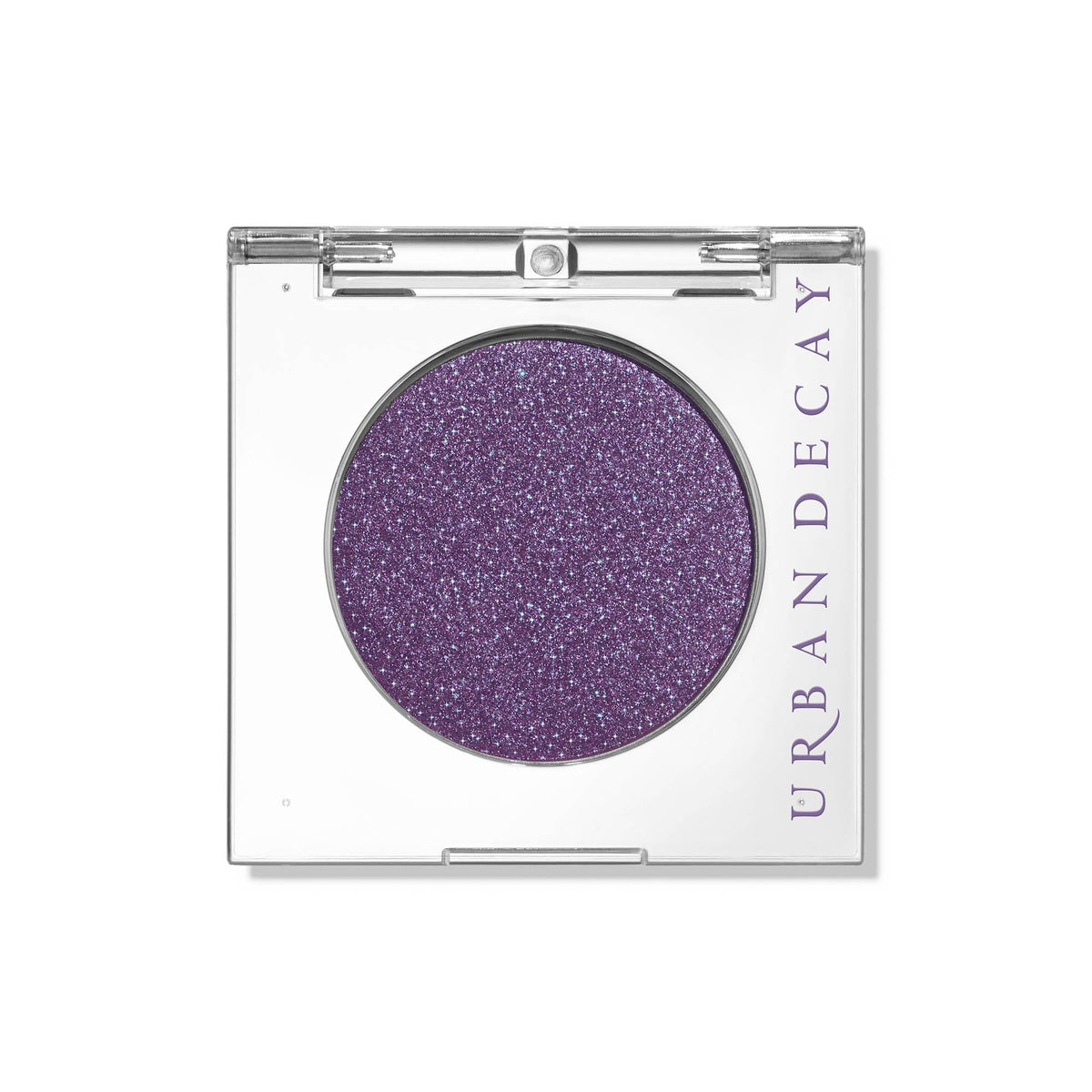 Urban Decay 24/7 Sombra: pigmento alto en compacto, color intenso que dura todo el día.