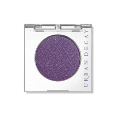 Urban Decay 24/7 Sombra: pigmento alto en compacto, color intenso que dura todo el día.