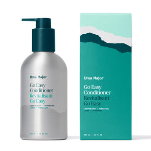 Ursa Major Go Easy Conditioner en botella de aluminio, hidratación ligera para uso diario.
