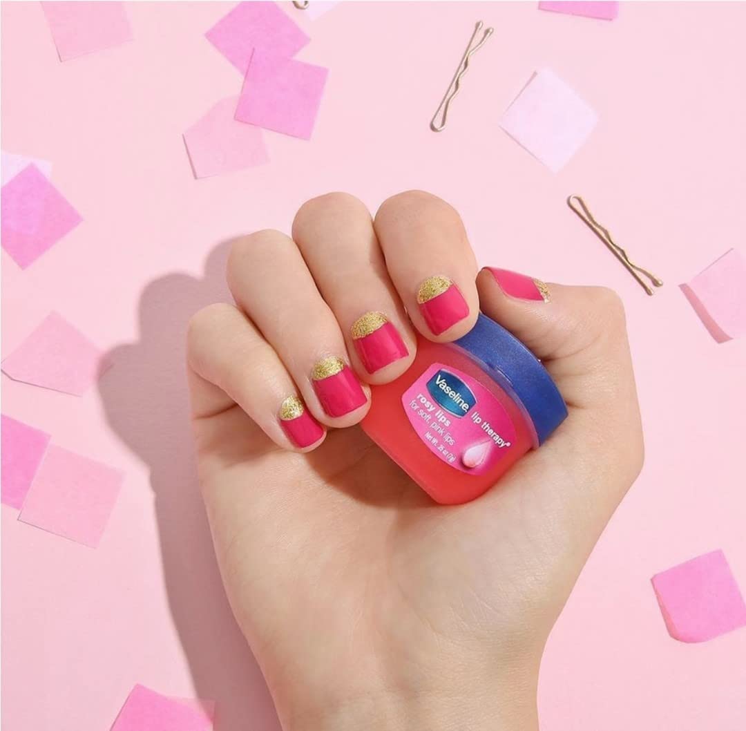 Vaseline Cuidado de Labios Textura Cremosa frasco mini, sensación sedosa al aplicar.