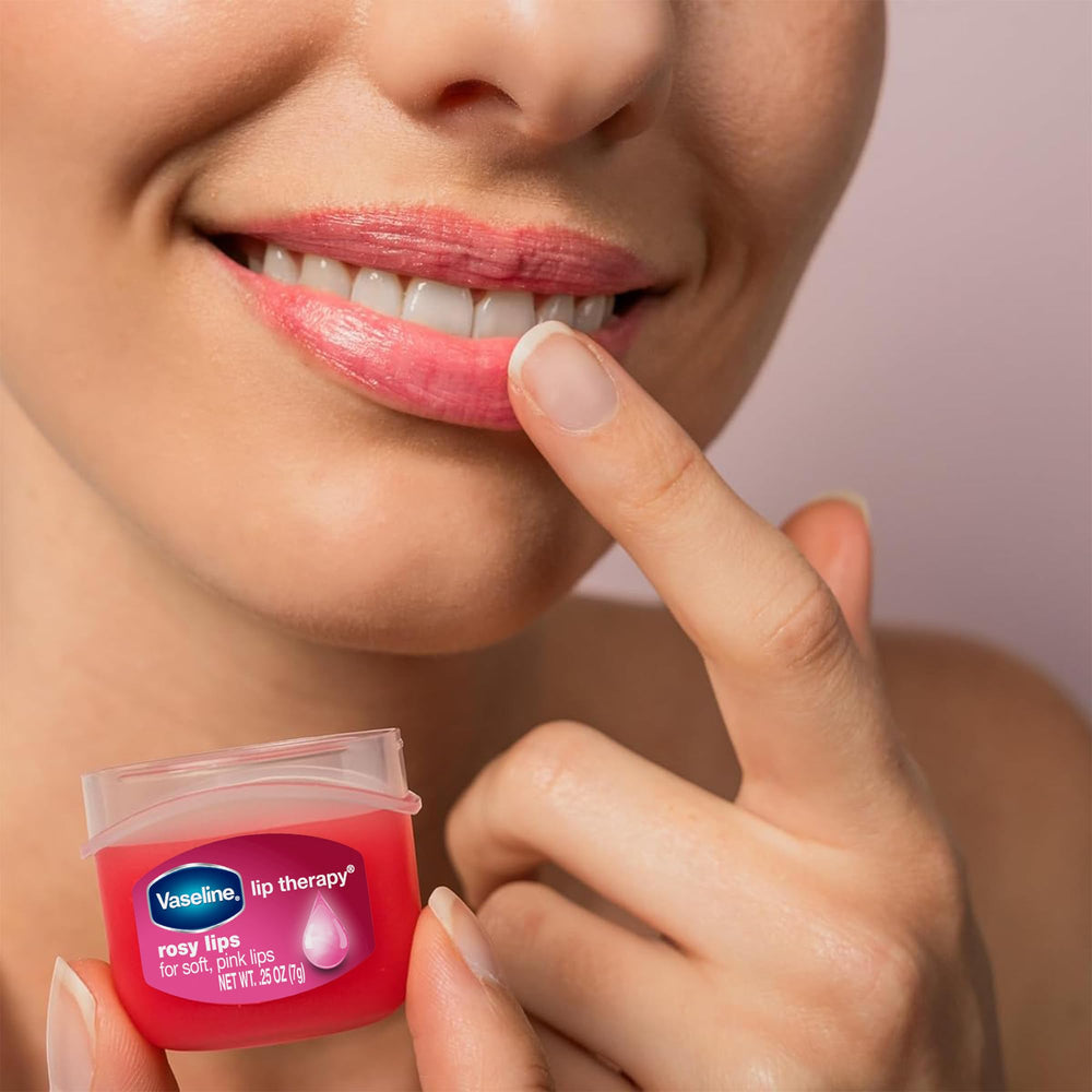 Vaseline Lip Therapy Rosy Lips color rosado translúcido y aroma suave.