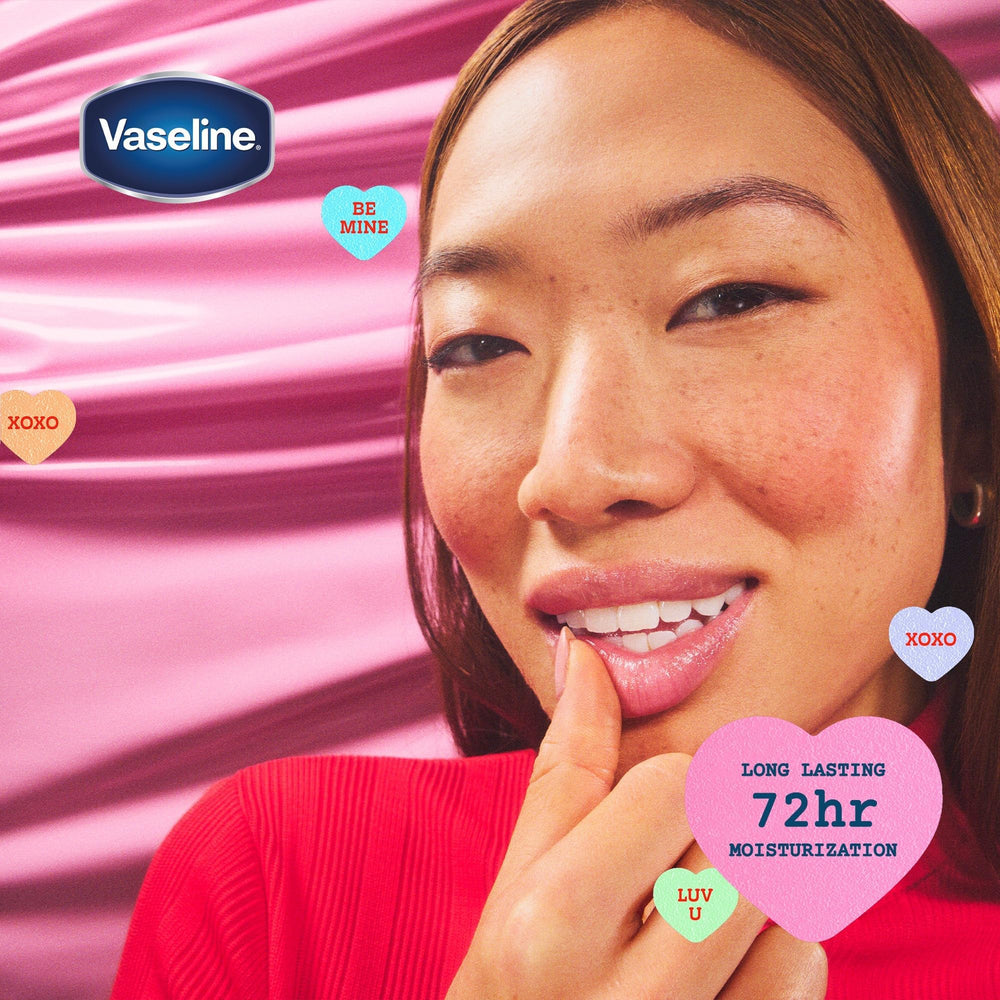 Uso diario: Vaseline Lip Therapy mini con tono rosé y aroma ligero.