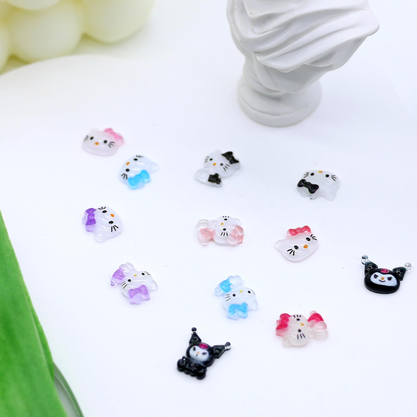 VCEOW gatito resina: charms para uñas, doce estilos en caja