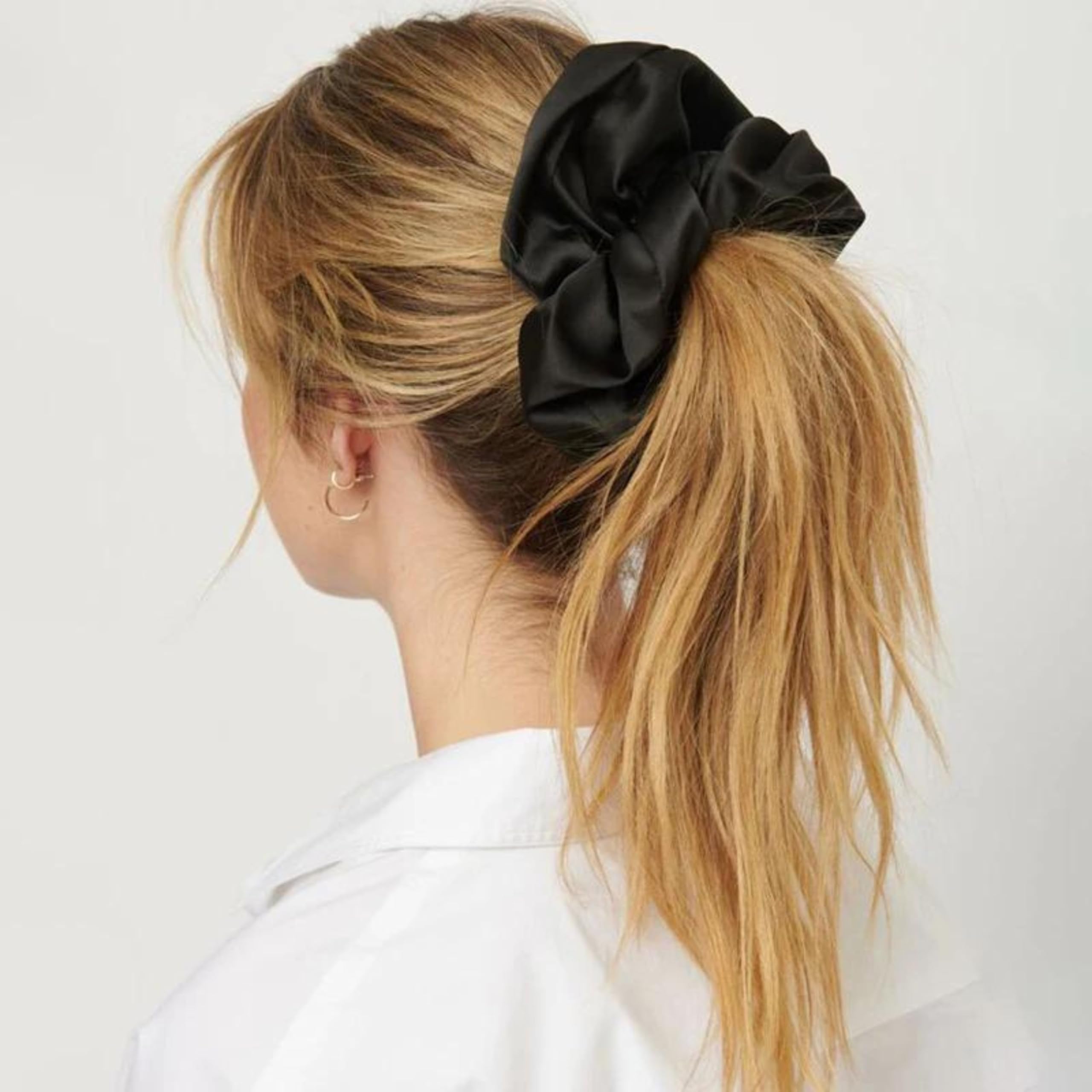 VEDO SHIPIN scrunchie satin grande vino, ideal para recogidos elegantes en eventos.