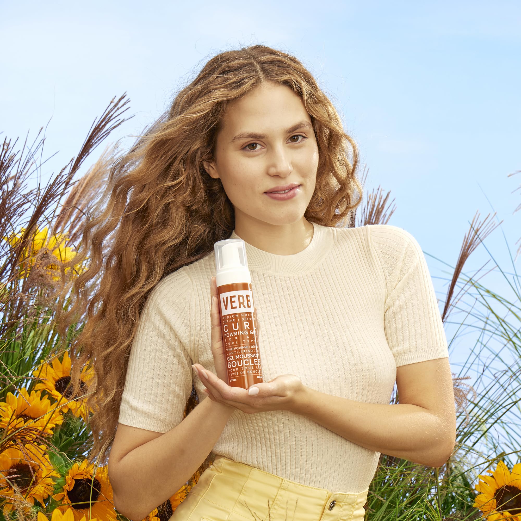 VERB Curl Foaming Gel: complejo SunflowerCurl para rizos brillantes.