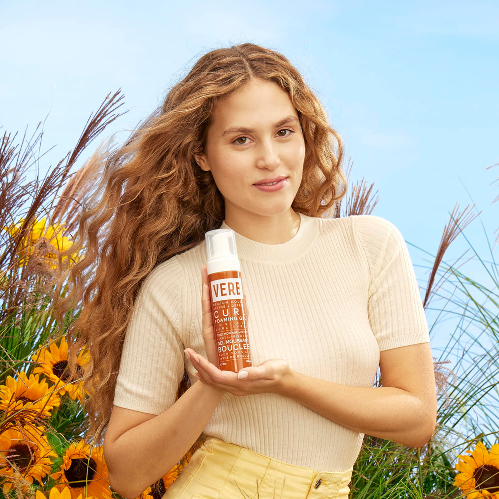 VERB Curl Foaming Gel: complejo SunflowerCurl para rizos brillantes.