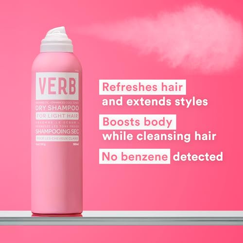 Aplicación en raíces con VERB Dry Shampoo Light para mayor volumen.