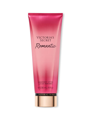 Victoria's Secret Romantic Fragrance Body Lotion, vista frontal de la botella, hidratación suave para la piel.
