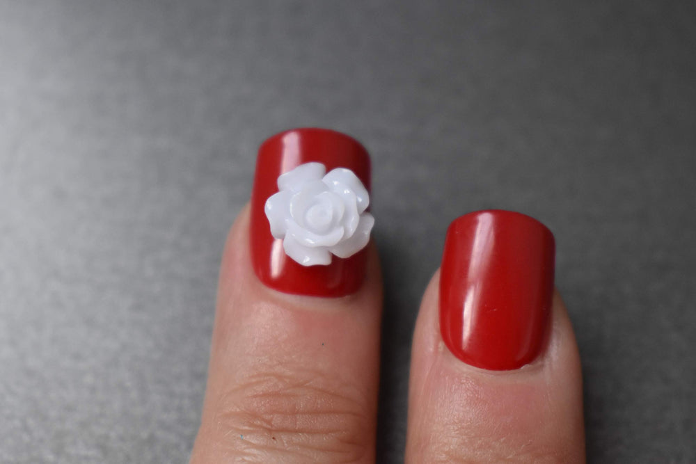 Rosas de 10 mm con flor abierta, acabado llamativo para uñas.