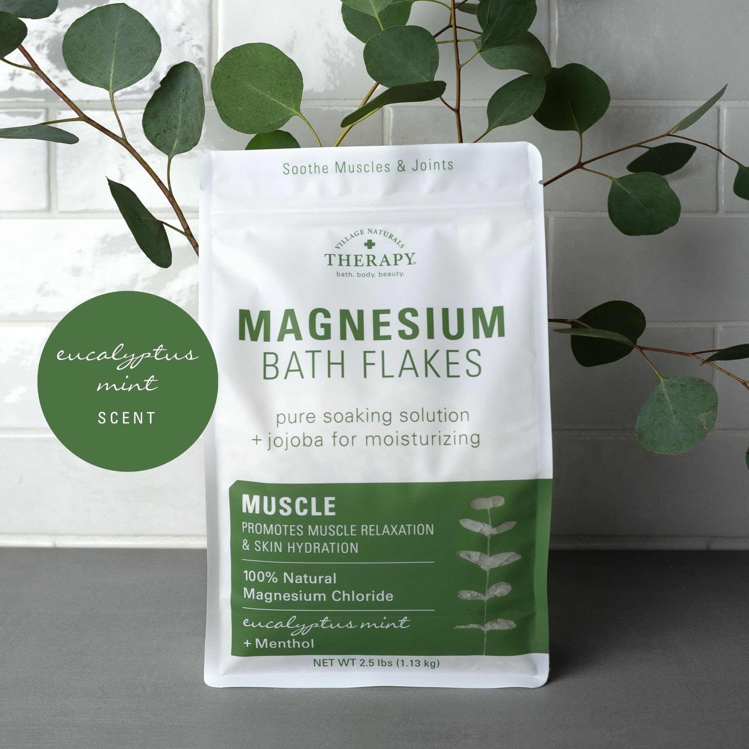 Village Naturals Therapy Muscle Magnesium Bath Flakes envase de 2,5 libras para uso prolongado