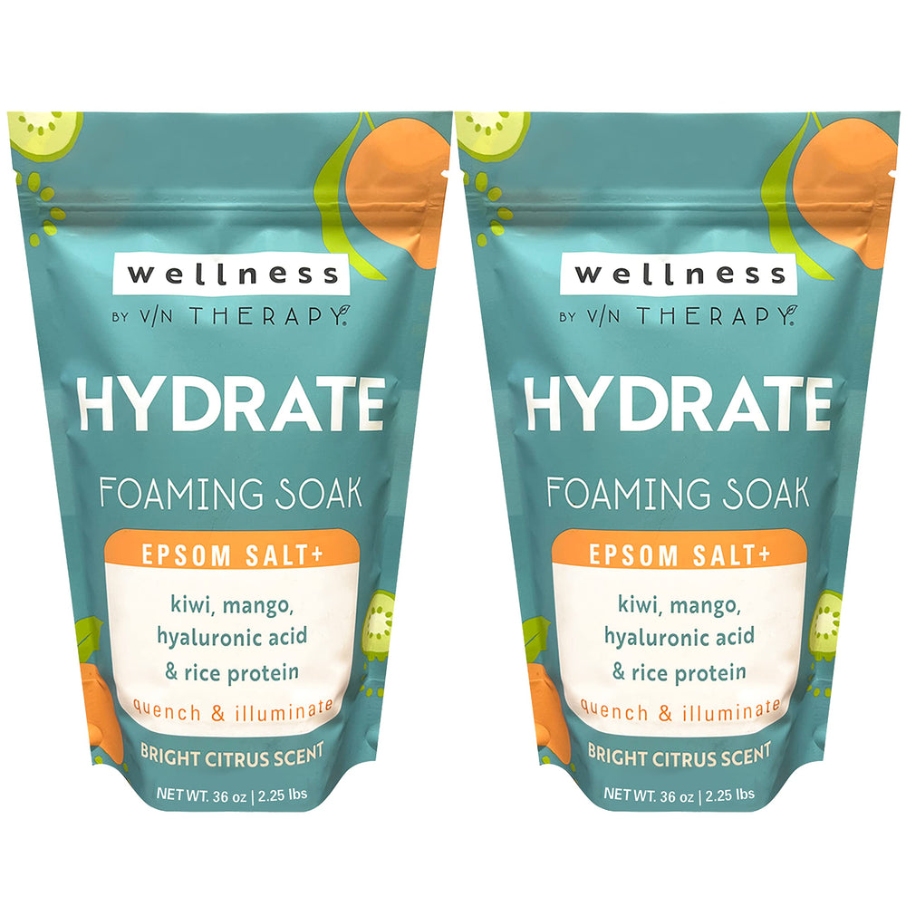 Village Naturals Therapy Hydrate, botella de espuma para baño con aroma cítrico.