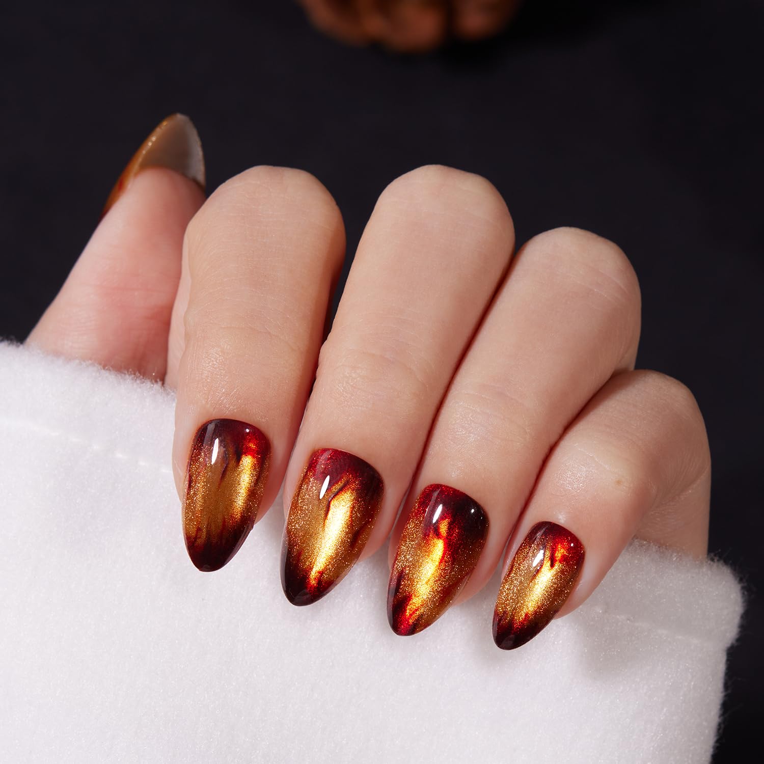 VSALON Uñas Short Almond aplicación rápida con adhesivo para ajuste seguro.