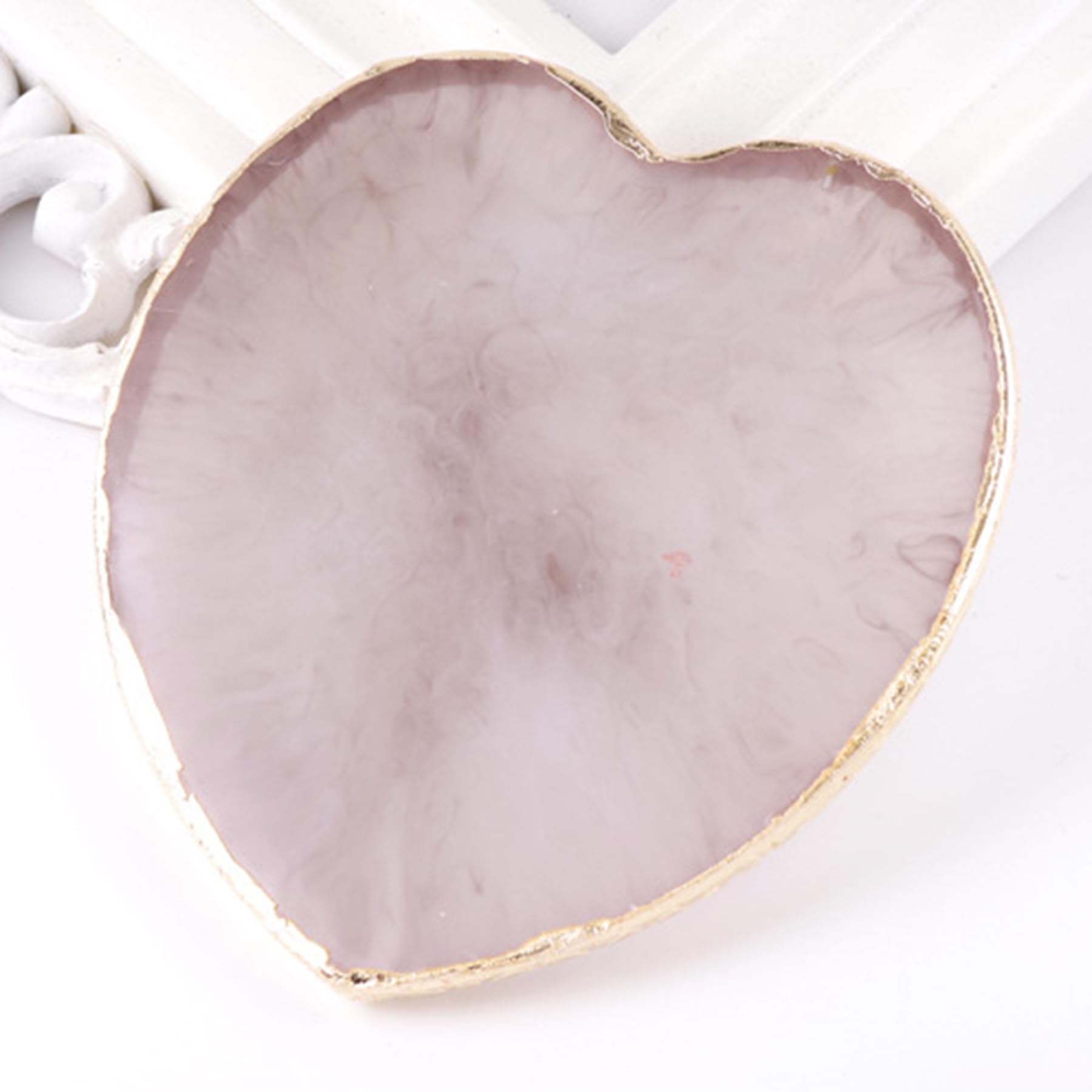 Waldd paleta con corazones añade encanto al arte de uñas.