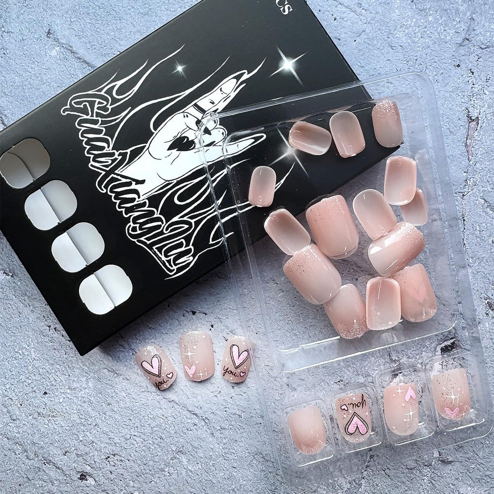 Uñas francesas rosadas de WBRRFJJ con detalles plateados.
