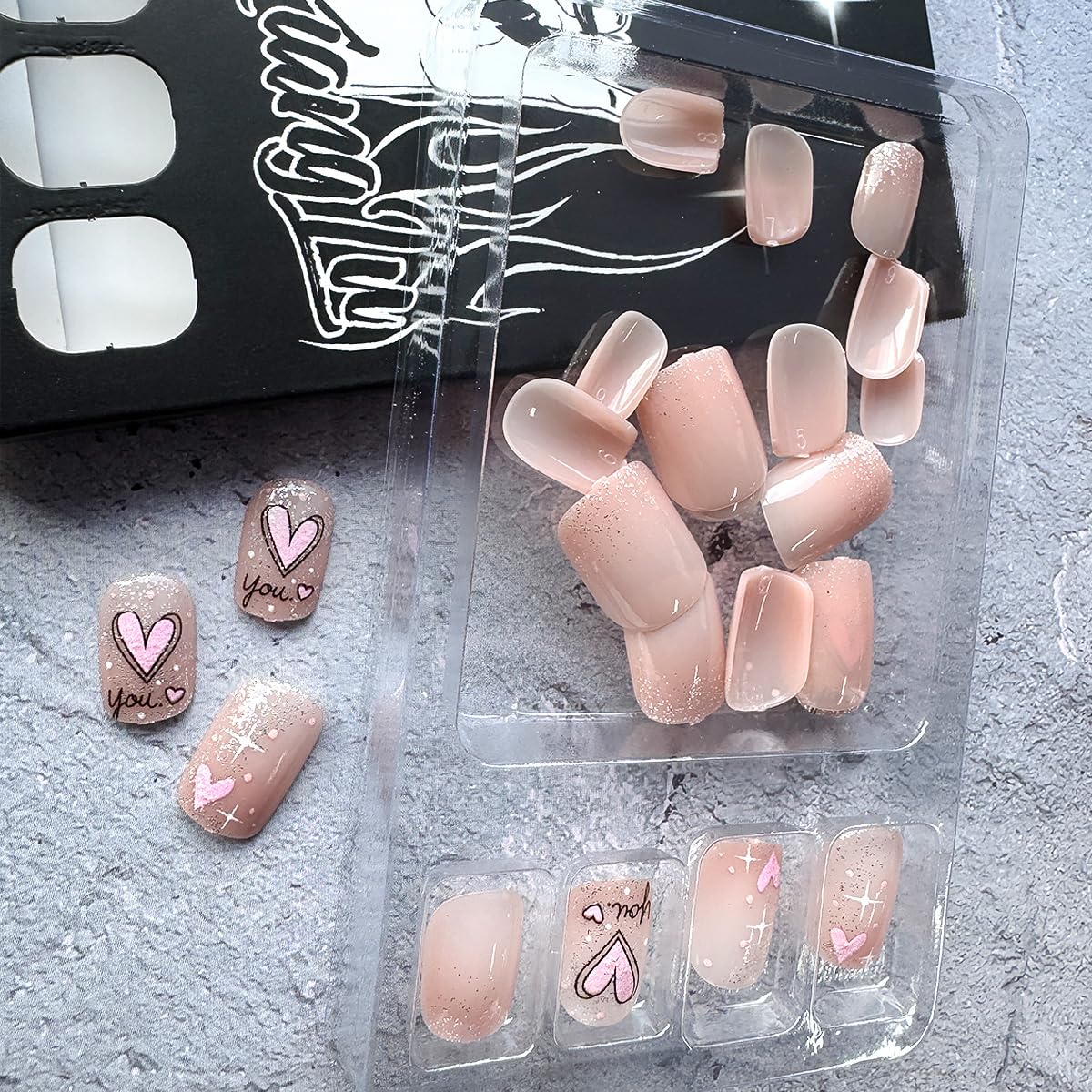 Uñas pegables WBRRFJJ con acabado brillante de acrílico.