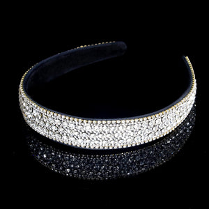 Diadema plata de Wecoe con cristales resplandecientes; ideal para destacar en eventos y uso diario.