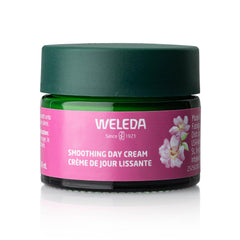 Weleda crema de día suavizante, bote visible; hidratación duradera para piel seca.