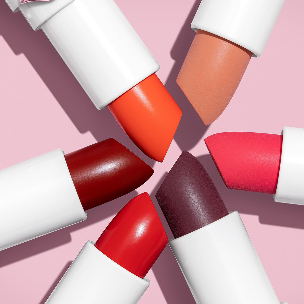 Wet n Wild Mega Last High-Shine Lipstick Crimson Crime ingredientes nutritivos como mantequilla de murumuru