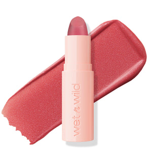 wet n wild Mega Last Rich Satin muestra color labial intenso para labios