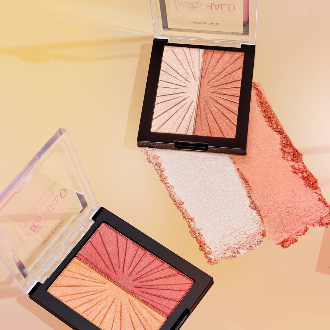 Dos niveles de intensidad del MegaGlo Blushlighter para diferentes looks