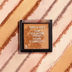 wet n wild MegaGlo iluminador polvo dorado arco ceja realce de mirada