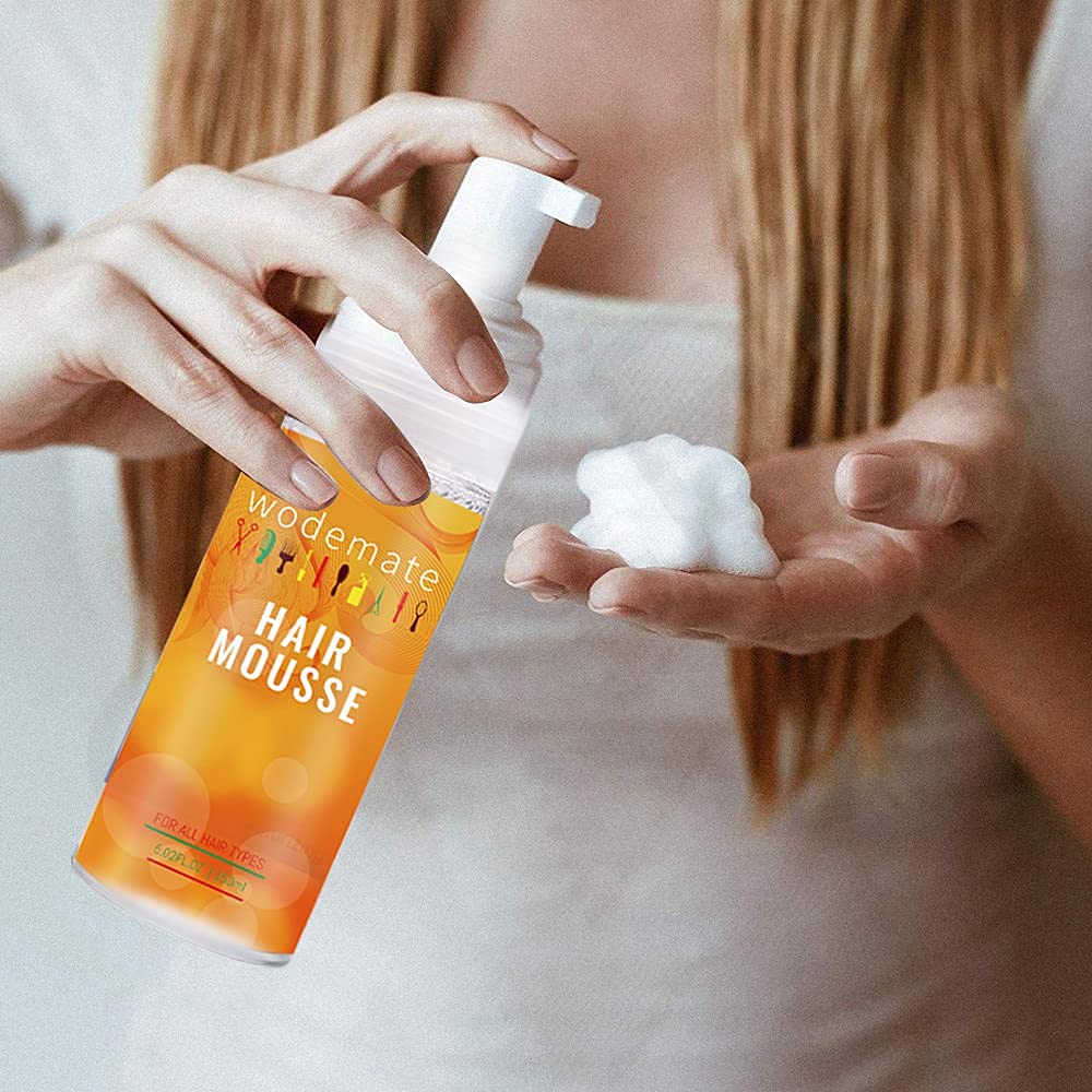 Wodemate Mousse, control de frizz flexible para rizos con volumen.