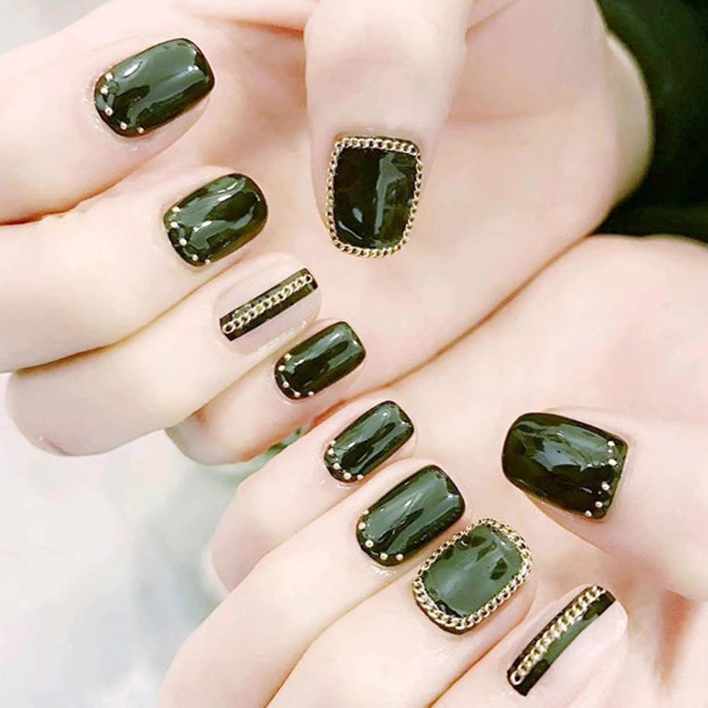 Fiesta con brillo: cadena WOKOTO para uñas glamorosas