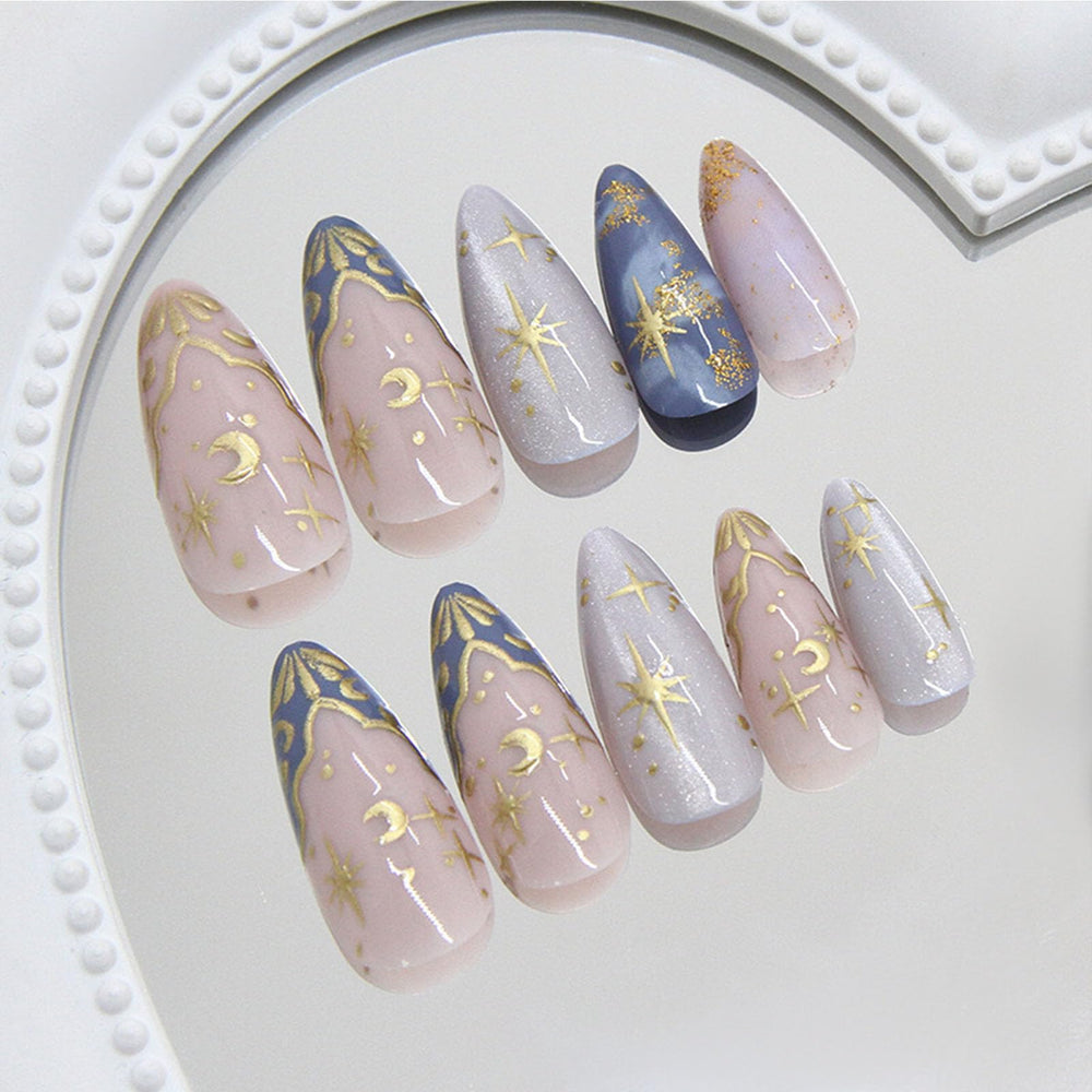 Xenophoer manicura francesa en uñas almond para acabado elegante