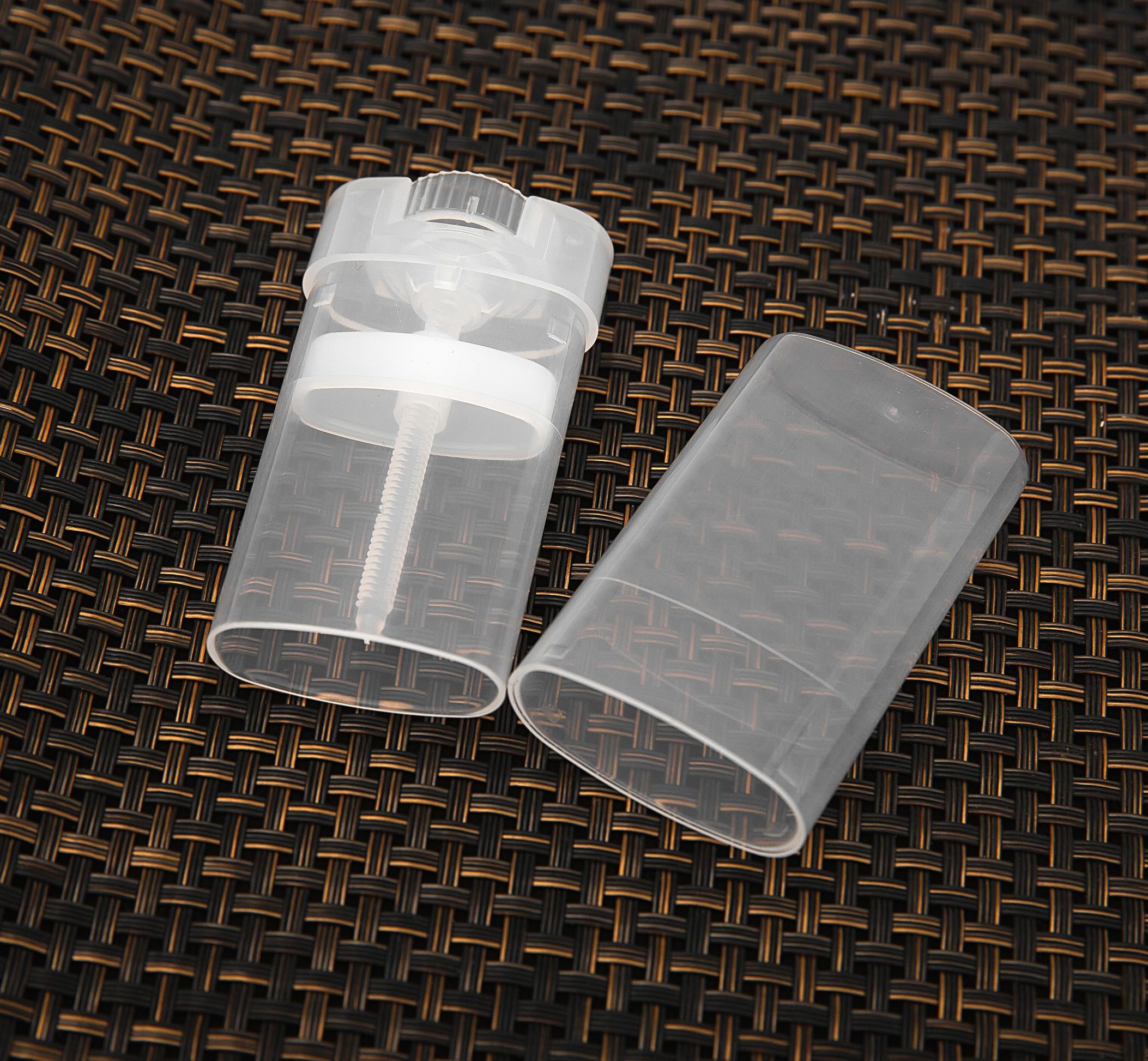 Recipiente para cosmética de Xiboya textile, tamaño compacto y tapa de seguridad.