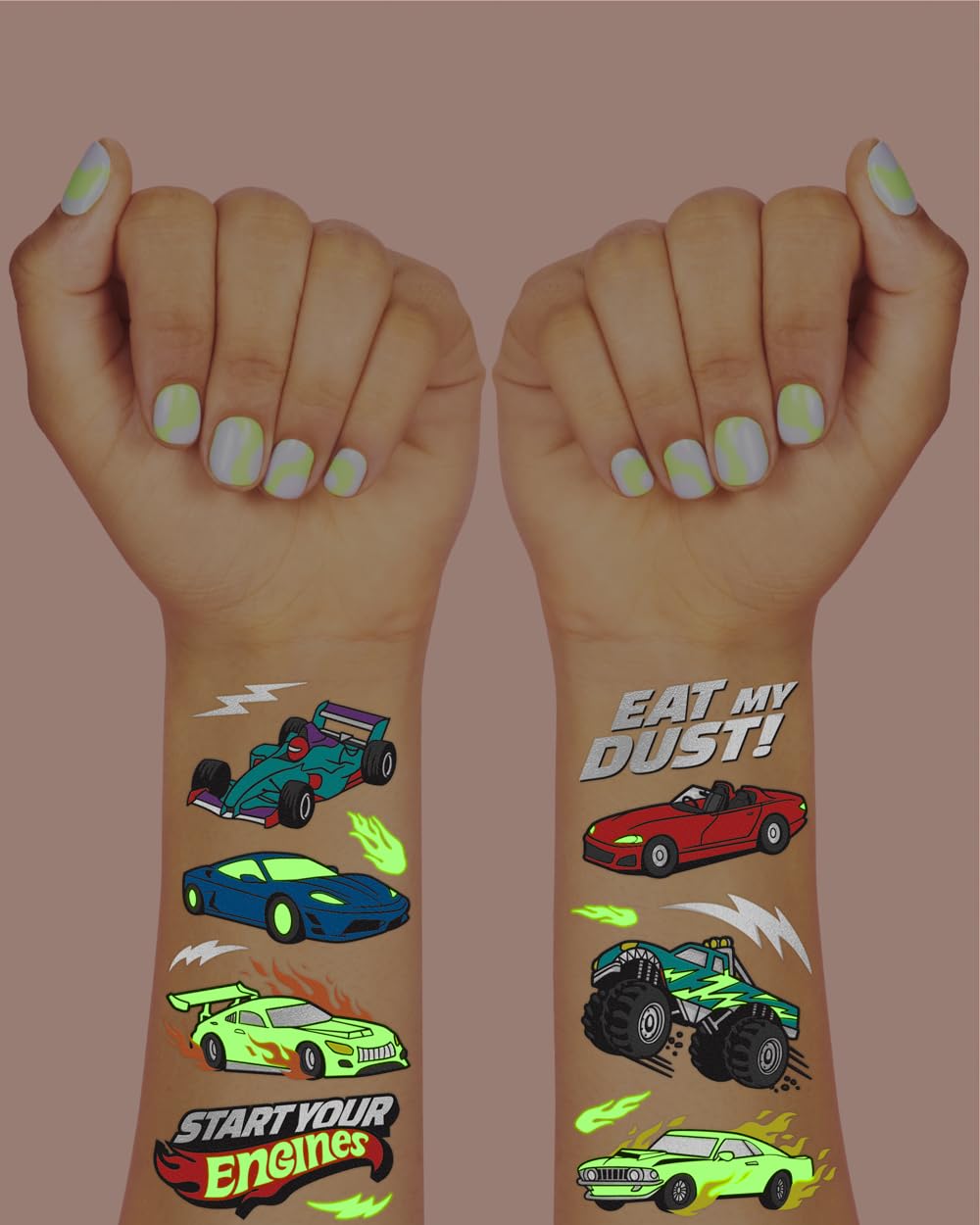 Niños pueden aplicar fácilmente estos tatuajes temporales de xo Fetti.