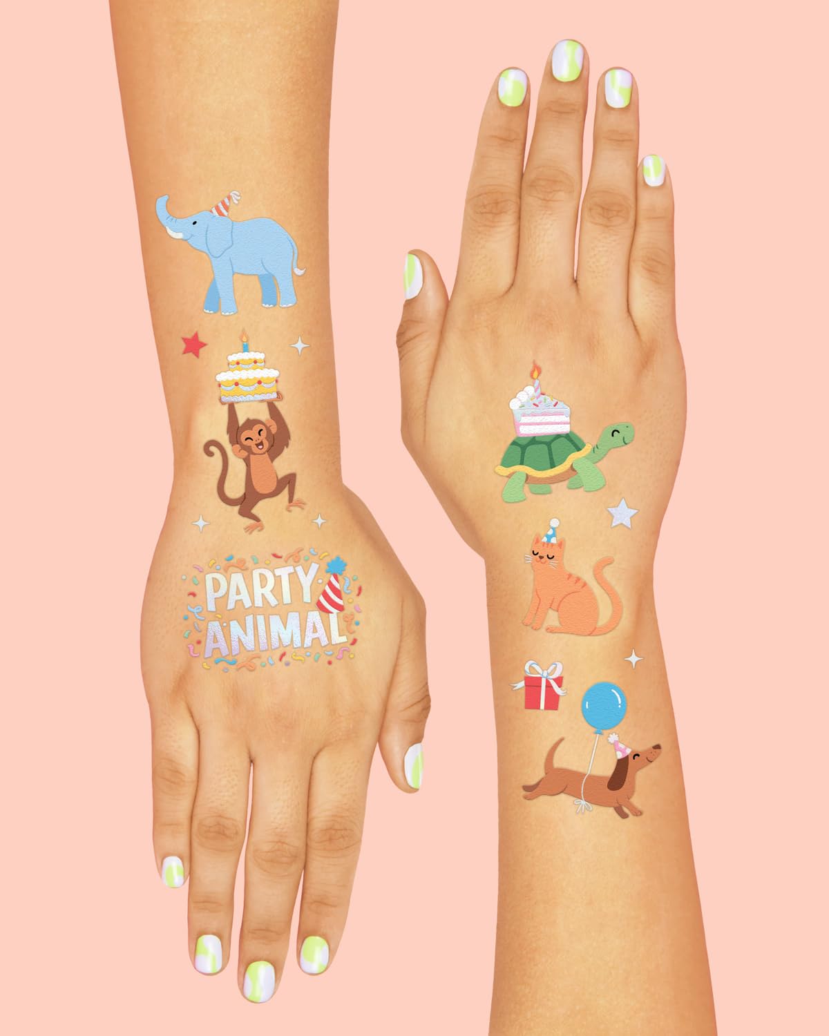 Tatuajes XO Fetti con león y pastel, decoran la mesa
