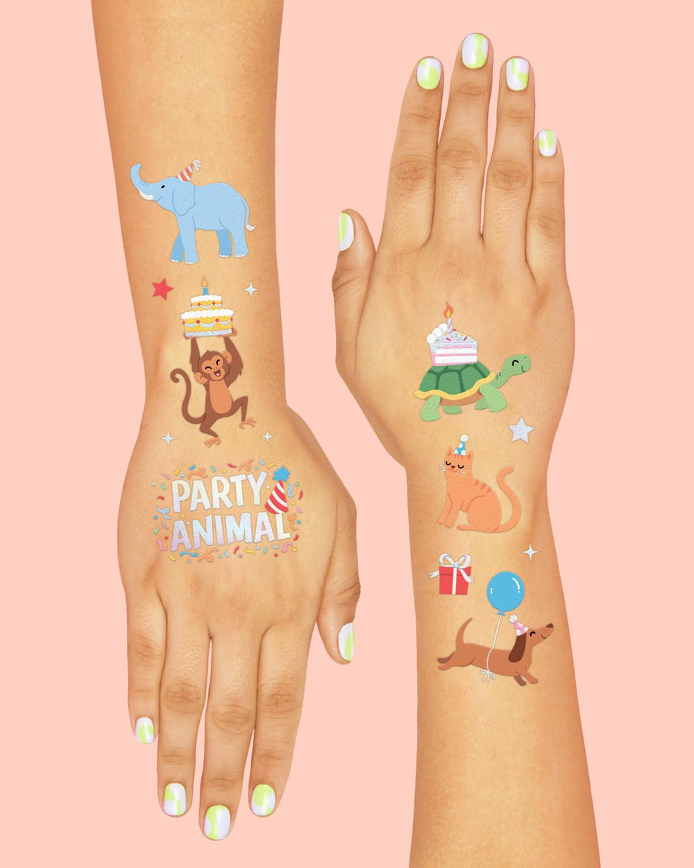 Tatuajes XO Fetti con león y pastel, decoran la mesa