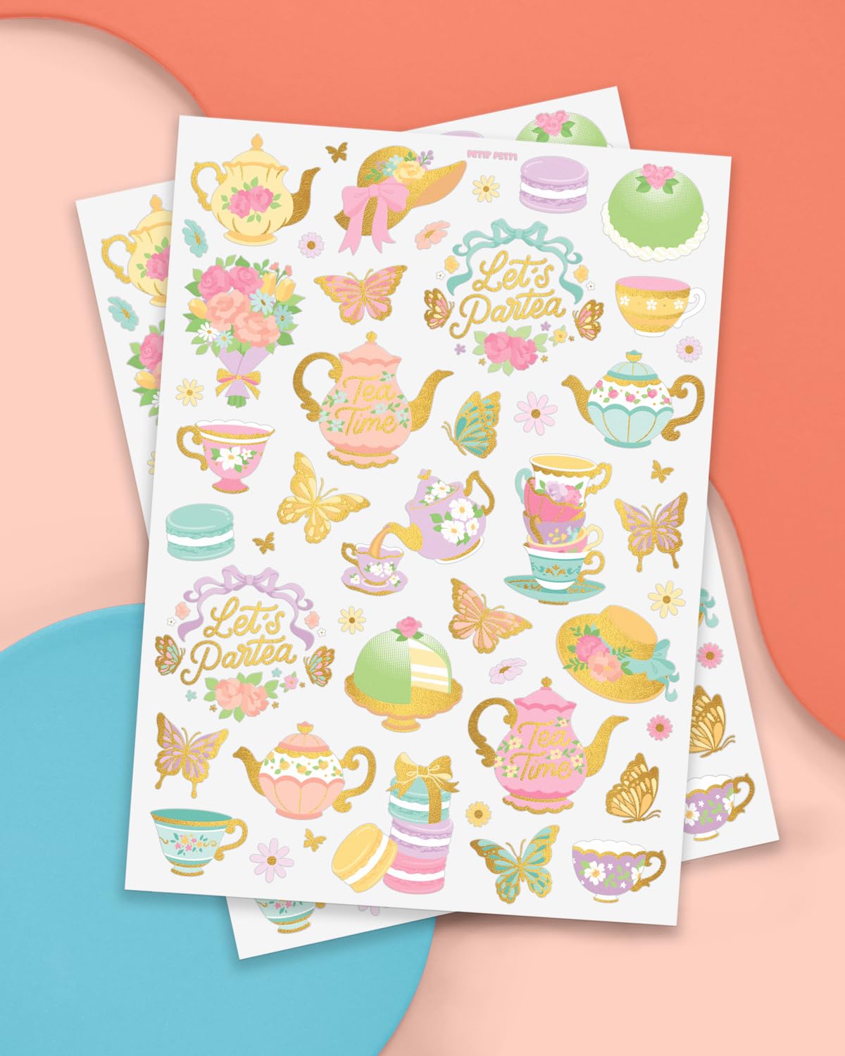 Tatuajes xo, Fetti con tazas y diseños metalizados para animar la mesa.