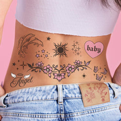 tatuajes xo Fetti Y2K con motivos florales para un estilo veraniego.