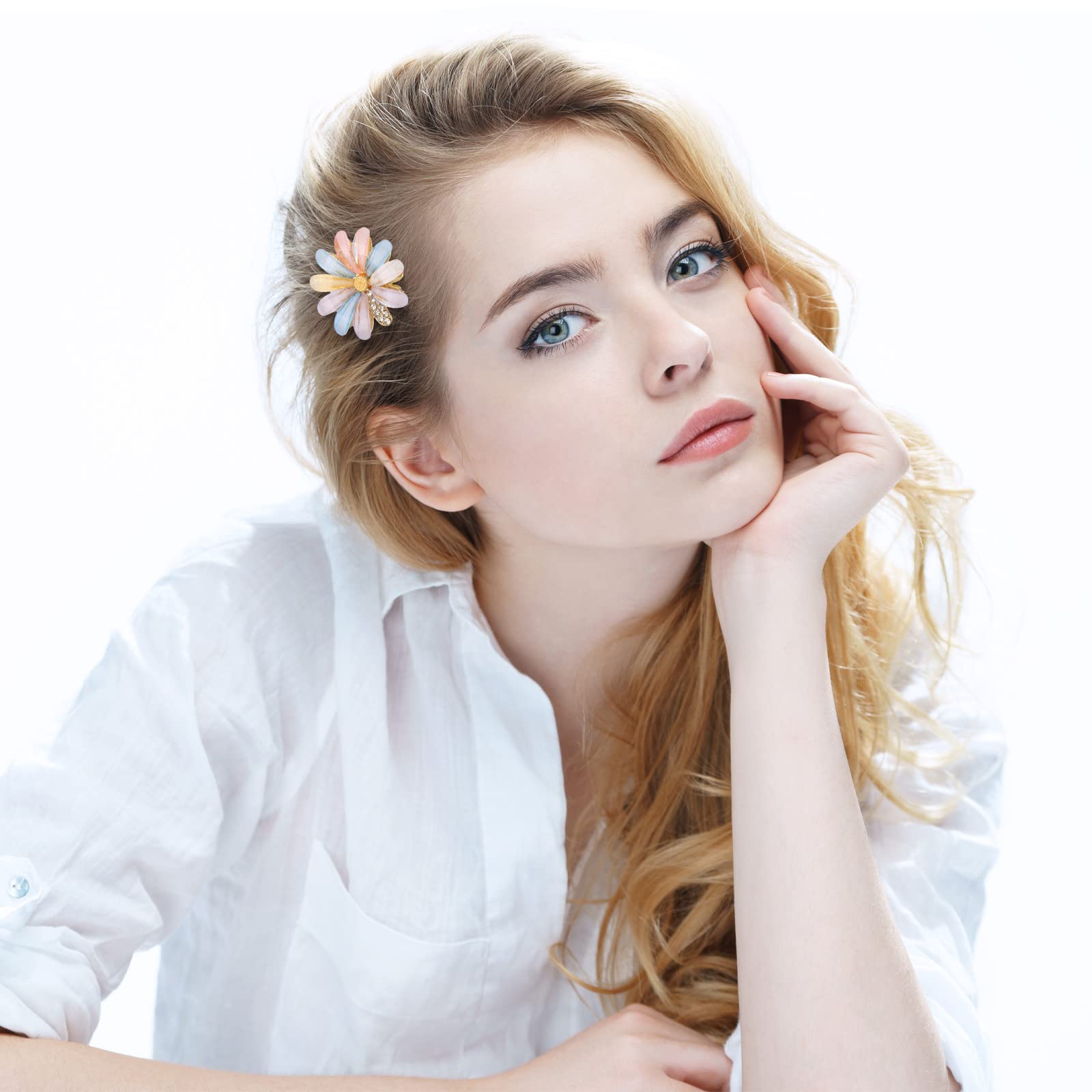 Pinza XunYee con diseño mariposa y brillo sutil, ideal para looks diarios.