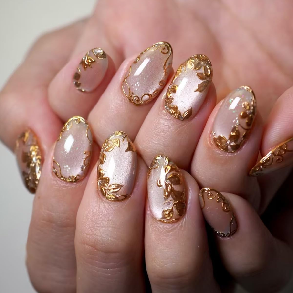 XZMeiLun uñas pegables con hoja de oro en almendra corta, uso diario elegante.