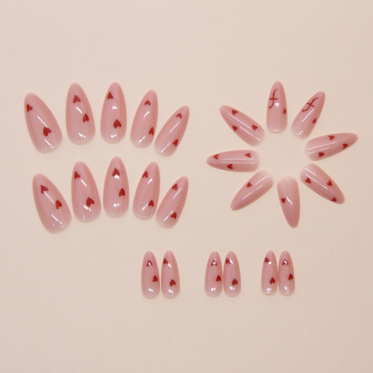 Primer plano de diseño con corazón en uñas YEFIUO glamorosas