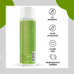 Yes To Tea Tree Scalp Relief Conditioner, aplicando en cabello, aporta hidratación y manejo suave